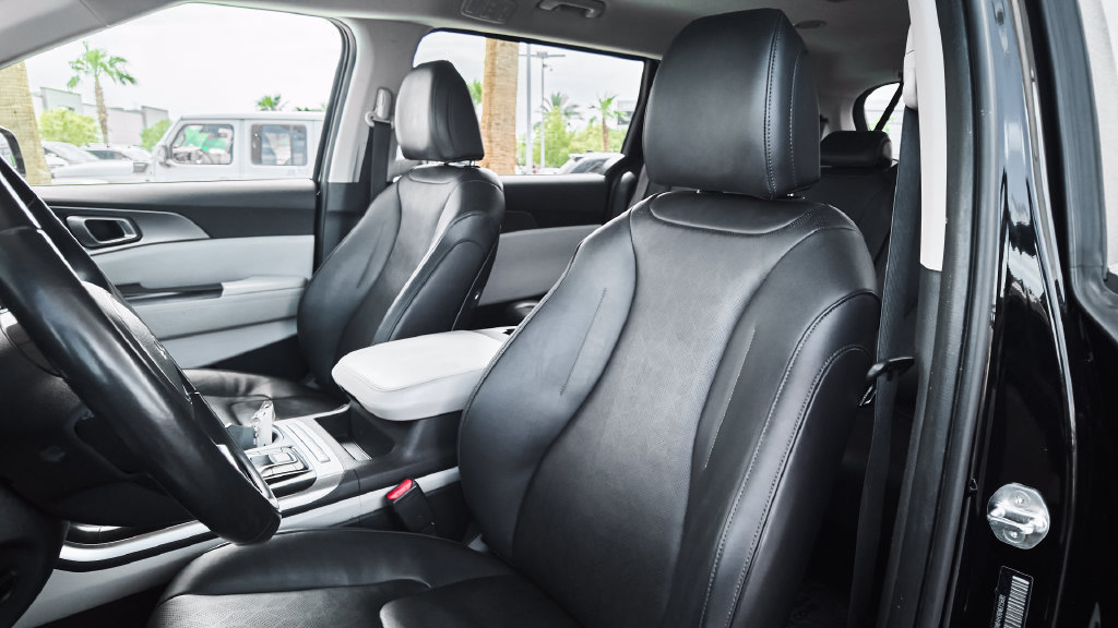 Used 2022 Kia Carnival LX FWD image 3