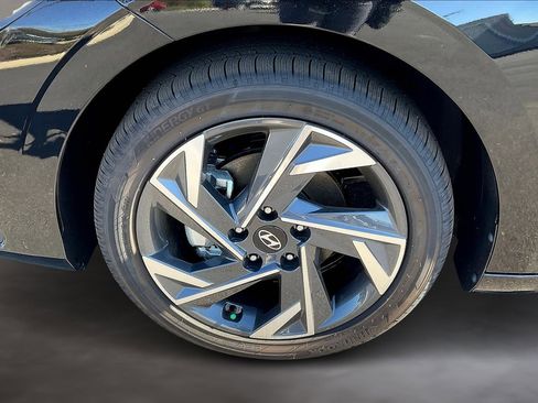 New 2025 Hyundai Elantra SEL FWD image 13
