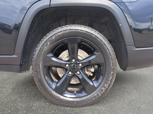 Certified 2023 Jeep Grand Cherokee L Altitude AWD/4WD image 33