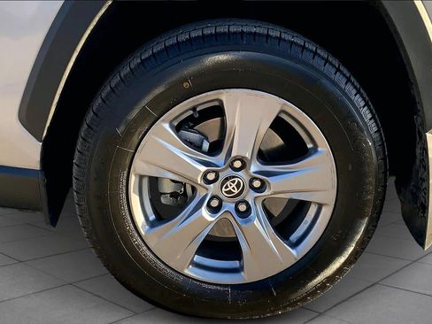 Used 2024 Toyota RAV4 XLE w/ Convenience Package FWD image 11
