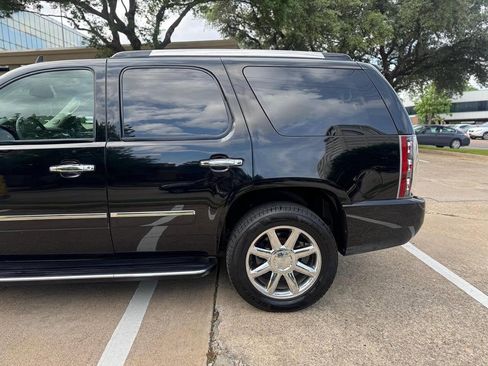 Used 2012 GMC Yukon Denali AWD/4WD image 5