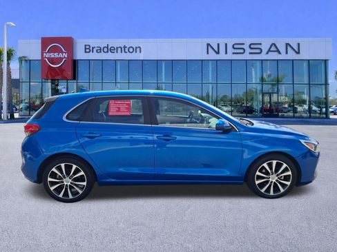 Used 2018 Hyundai Elantra GT FWD image 4