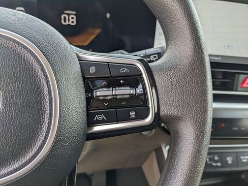 Certified 2026 Kia Carnival LX FWD image 33