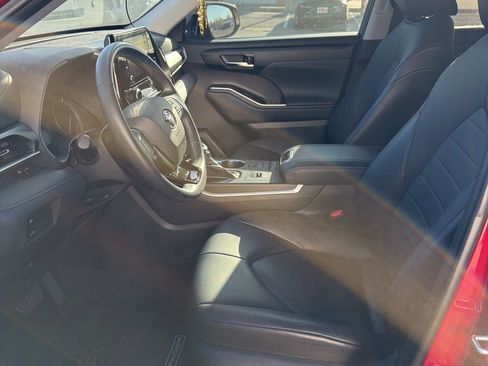 Used 2021 Toyota Highlander XLE image 5