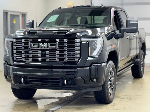Used 2025 GMC Sierra 2500 Denali Ultimate AWD/4WD image 3