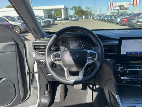 Certified 2023 Ford Explorer Limited w/ Equipment Group 301A image 33