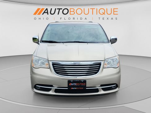 Used 2014 Chrysler Town & Country Touring-L FWD image 8