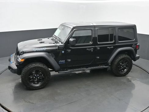 Used 2024 Jeep Wrangler Unlimited AWD/4WD image 37