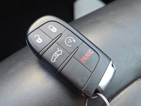 Used 2015 Chrysler 200 C image 31