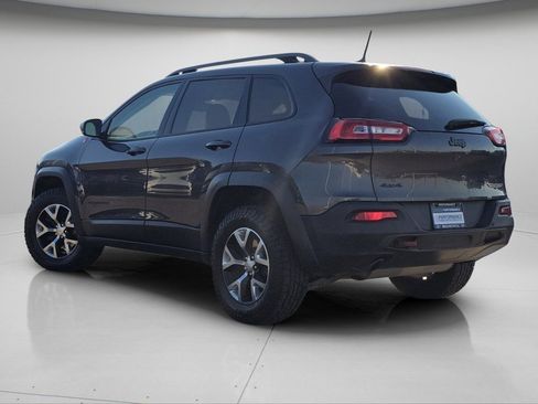 Used 2018 Jeep Cherokee Trailhawk image 19