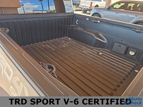 Used 2022 Toyota Tacoma TRD Sport image 13