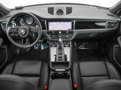 Certified 2026 Porsche Macan AWD/4WD image 13