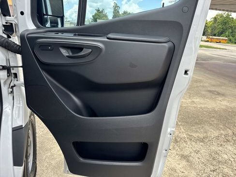 Used 2021 Mercedes-Benz Sprinter 2500 image 29
