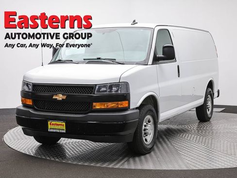 Used 2021 Chevrolet Express 2500 RWD image 1