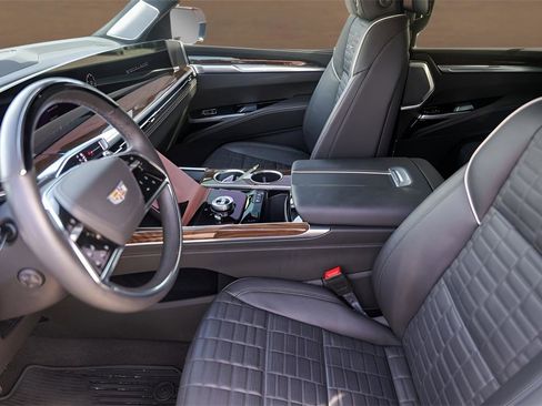 Used 2025 Cadillac Escalade Sport Platinum image 9