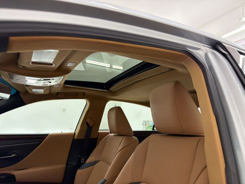 Certified 2025 Lexus ES 350 w/ Premium Package FWD image 28