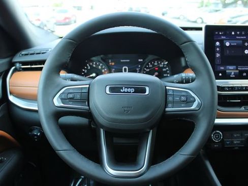Used 2025 Jeep Compass Limited AWD/4WD image 23