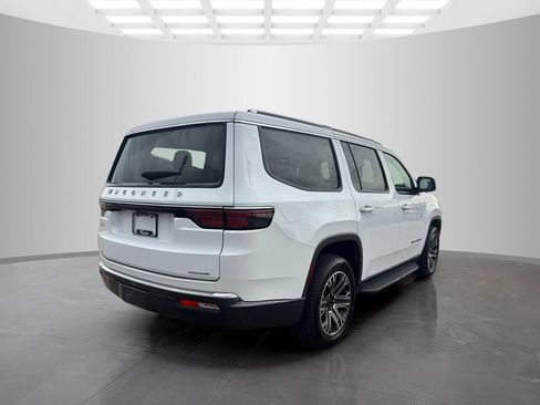 Used 2022 Jeep Wagoneer Series III AWD/4WD image 4