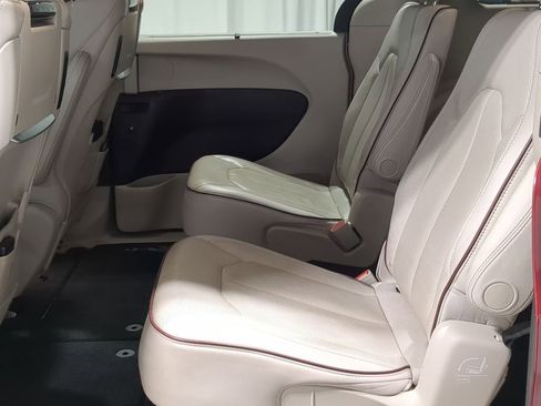 Used 2017 Chrysler Pacifica Limited w/ UConnect Theater Package image 34