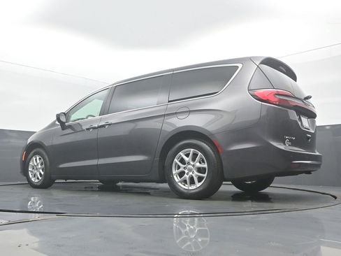 Used 2023 Chrysler Pacifica Touring-L FWD image 46