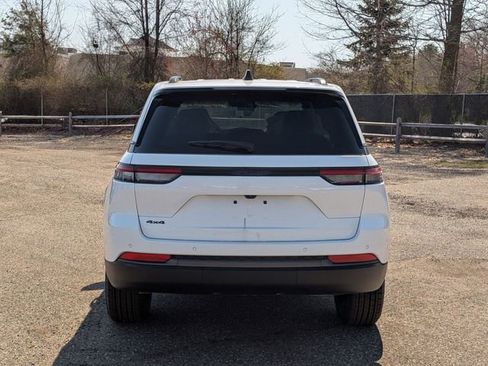 New 2026 Jeep Grand Cherokee Altitude AWD/4WD image 4