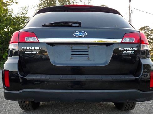 Used 2010 Subaru Outback 2.5i Limited AWD/4WD image 13