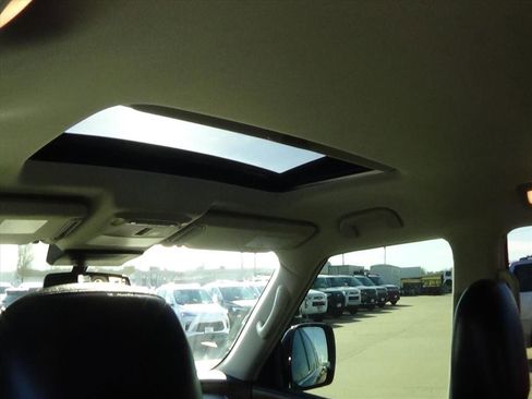 Used 2022 Nissan Armada SL w/ Captain's Chairs Package image 14