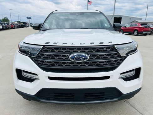 Used 2024 Ford Explorer XLT w/ Equipment Group 202A AWD/4WD image 39