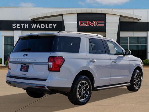 Used 2024 Ford Expedition XLT image 7