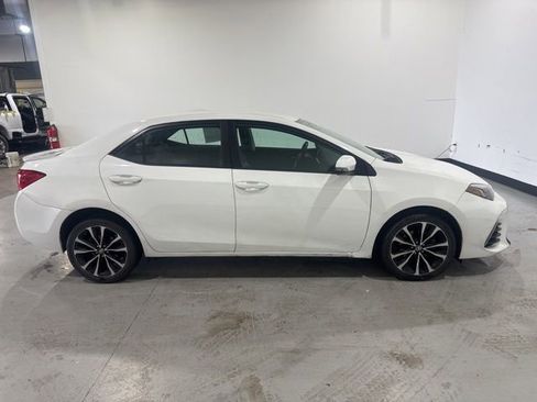 Used 2017 Toyota Corolla SE FWD image 1