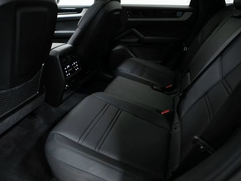 Certified 2025 Porsche Cayenne S image 29