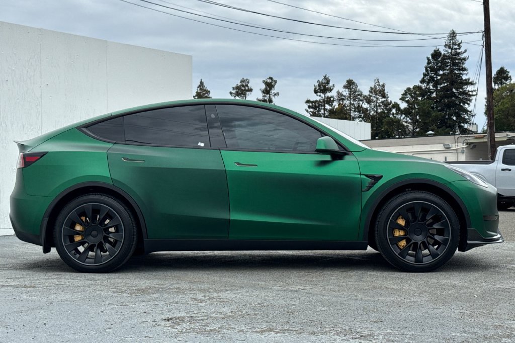 Used 2025 Tesla Model Y Long Range RWD image 2