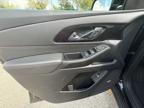 Used 2023 Chevrolet Traverse RS AWD/4WD image 23