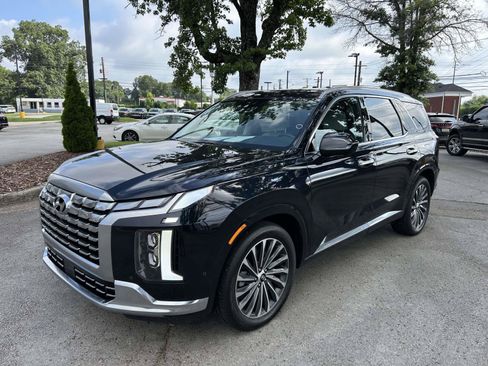 Used 2023 Hyundai Palisade Calligraphy w/ Cargo Package FWD image 9