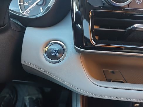 Certified 2022 Toyota Highlander XLE image 27