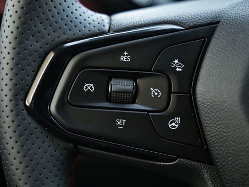 Used 2025 Chevrolet Trax RS w/ Sunroof Package FWD image 31