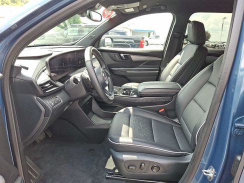 Used 2025 Buick Enclave Preferred AWD/4WD image 14