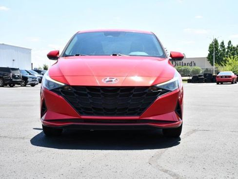 Used 2021 Hyundai Elantra SEL w/ Cargo Package FWD image 2
