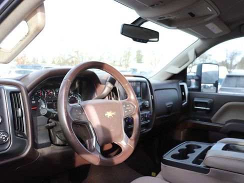 Used 2015 Chevrolet Silverado 2500 LT w/ LT Convenience Package image 10