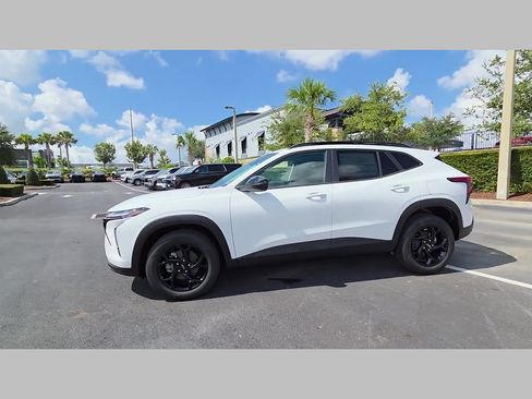 New 2026 Chevrolet Trax LT w/ Driver Confidence Package FWD image 20