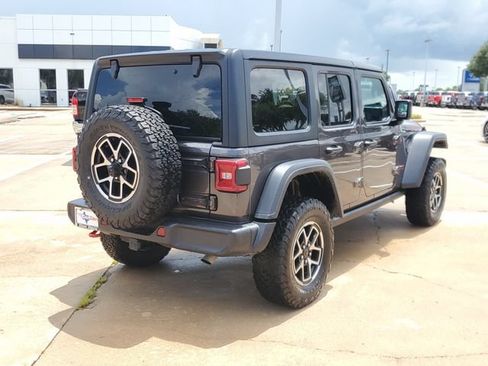 Used 2025 Jeep Wrangler Unlimited Rubicon AWD/4WD image 3