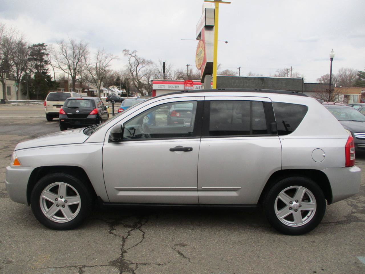 Used 2010 Jeep Compass Sport FWD image 4
