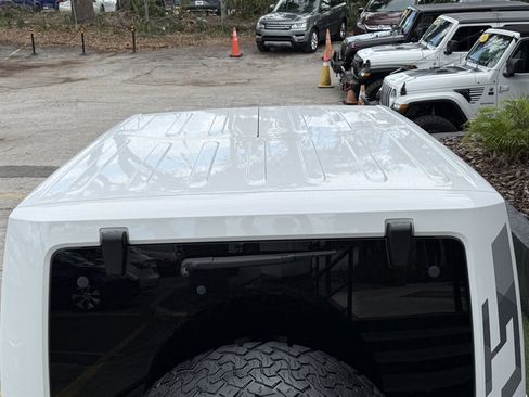 Used 2017 Jeep Wrangler Sahara AWD/4WD image 9