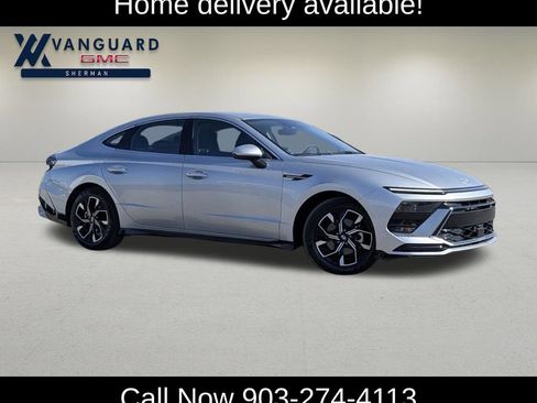 Used 2025 Hyundai Sonata SEL FWD image 2