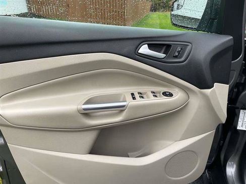 Used 2013 Ford C-MAX SEL image 36