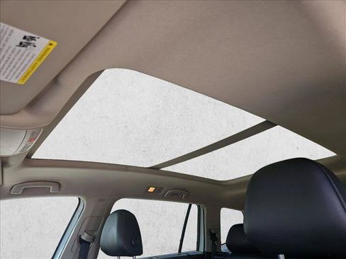 Used 2019 Volkswagen Atlas SE w/ Panoramic Sunroof Package FWD image 15