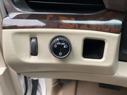 Used 2017 Cadillac Escalade ESV Standard 4dr SUV image 20