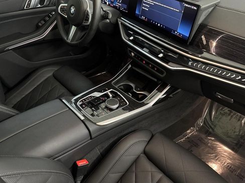 Used 2025 BMW X7 xDrive40i w/ M Sport Package AWD/4WD image 32