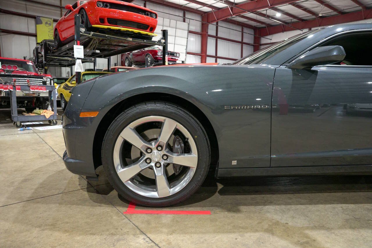Used 2010 Chevrolet Camaro SS RWD image 3