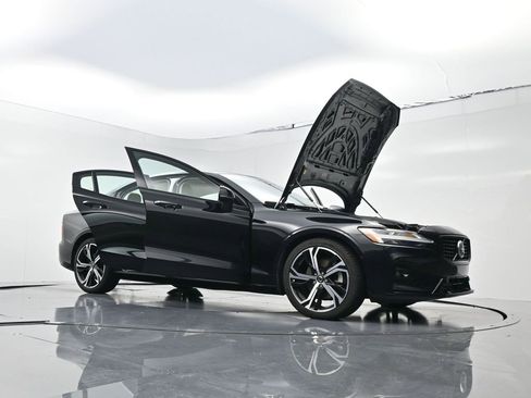 Used 2024 Volvo S60 B5 Plus image 30